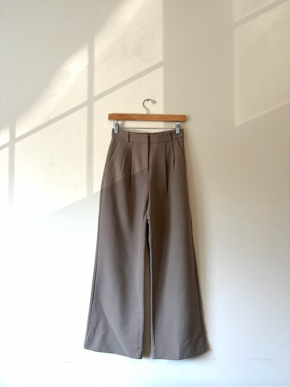 Abercrombie & Fitch Wide Leg High-Rise Trousers in Taupe - Picture 5 of 11